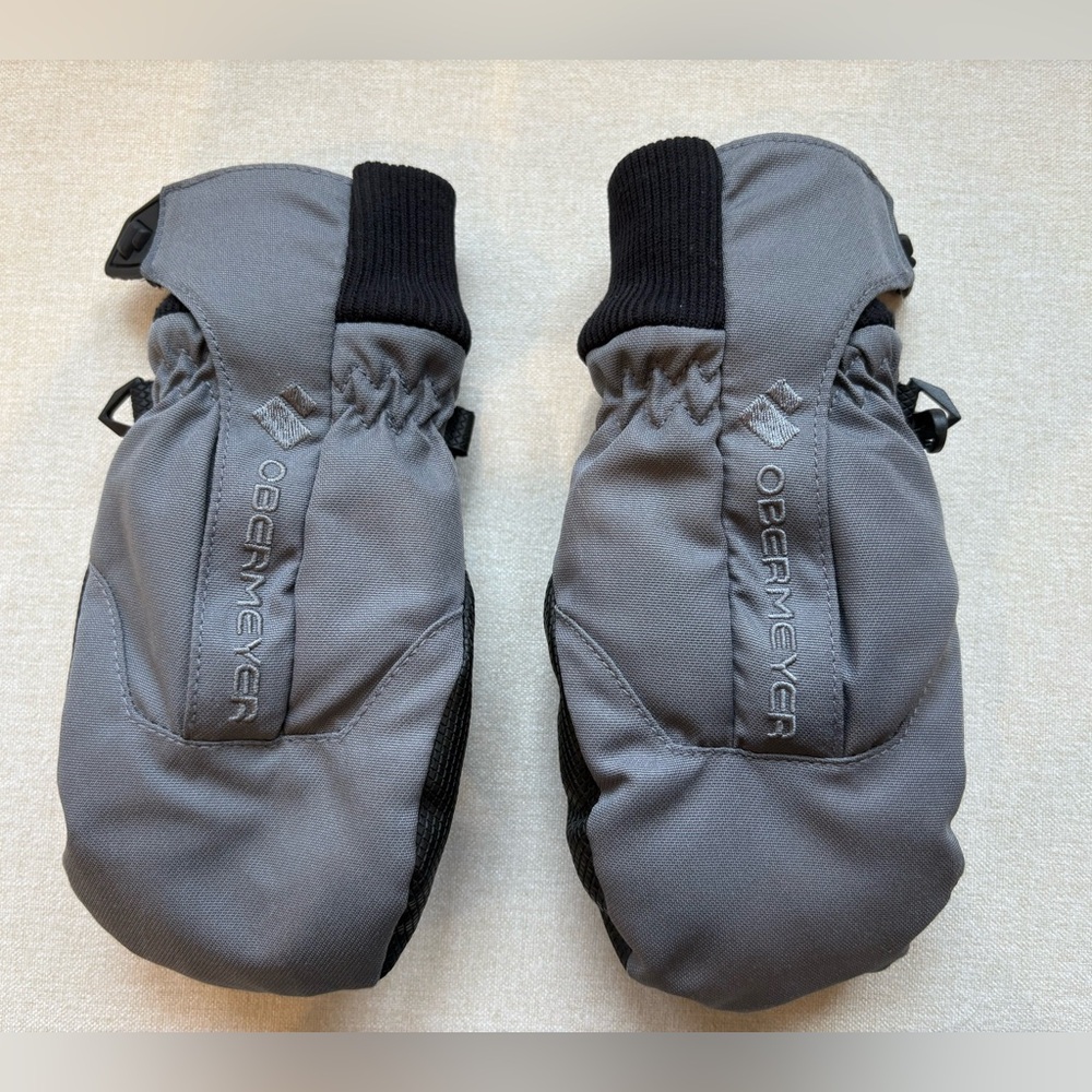 Obermeyer toddler’s waterproof winter gloves. Size small.